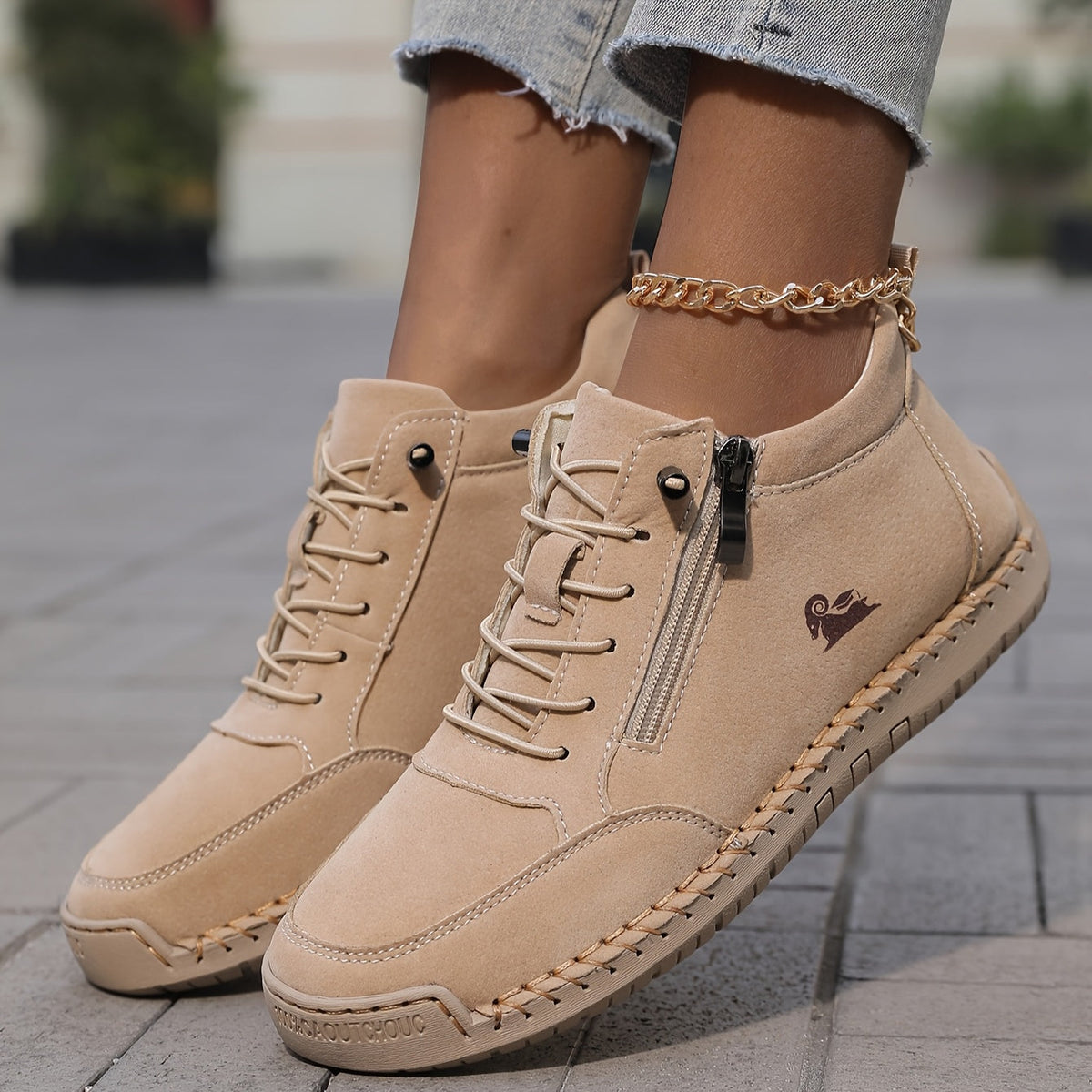 Isla Cushion Sneakers - Women's in khaki