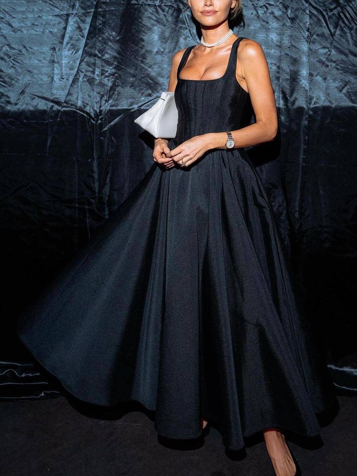 Stylish Sleeveless Dress - Women's in black