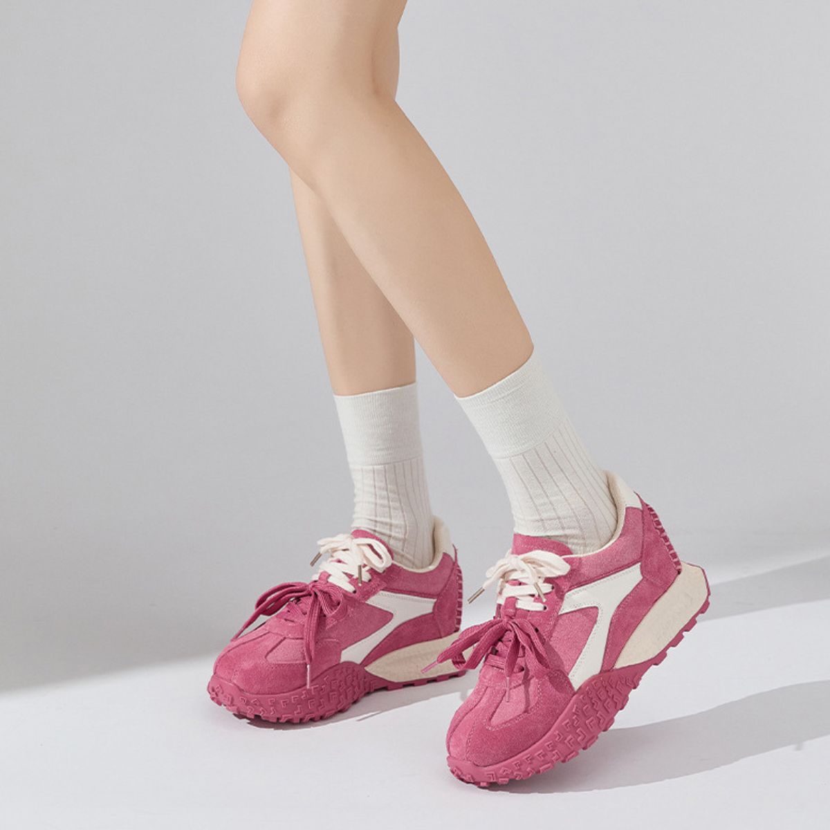 Lioren Elevate Sneakers - Women's in black