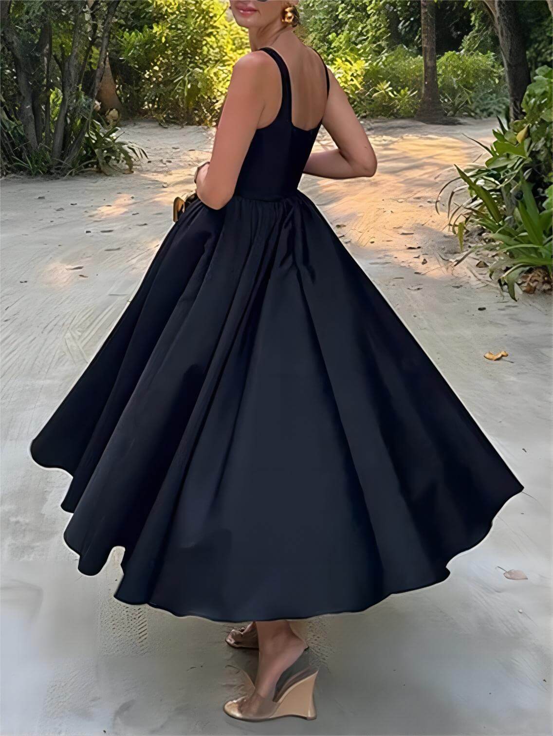 Stylish Sleeveless Dress - Women's in black