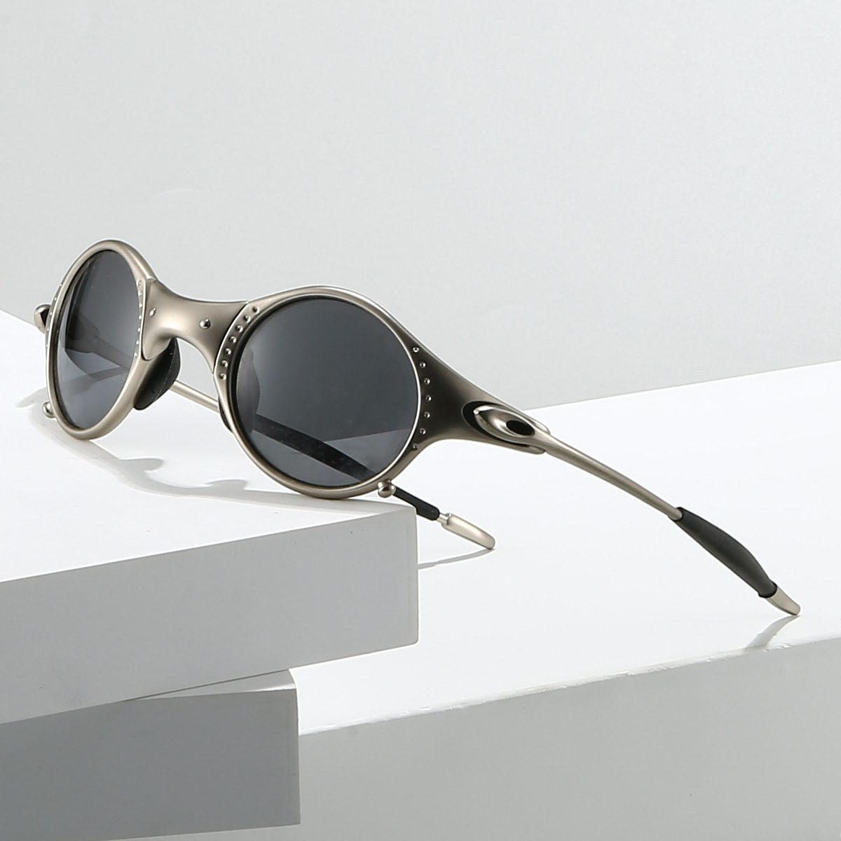 Ezra Polarised Sunglasses - Unisex in black