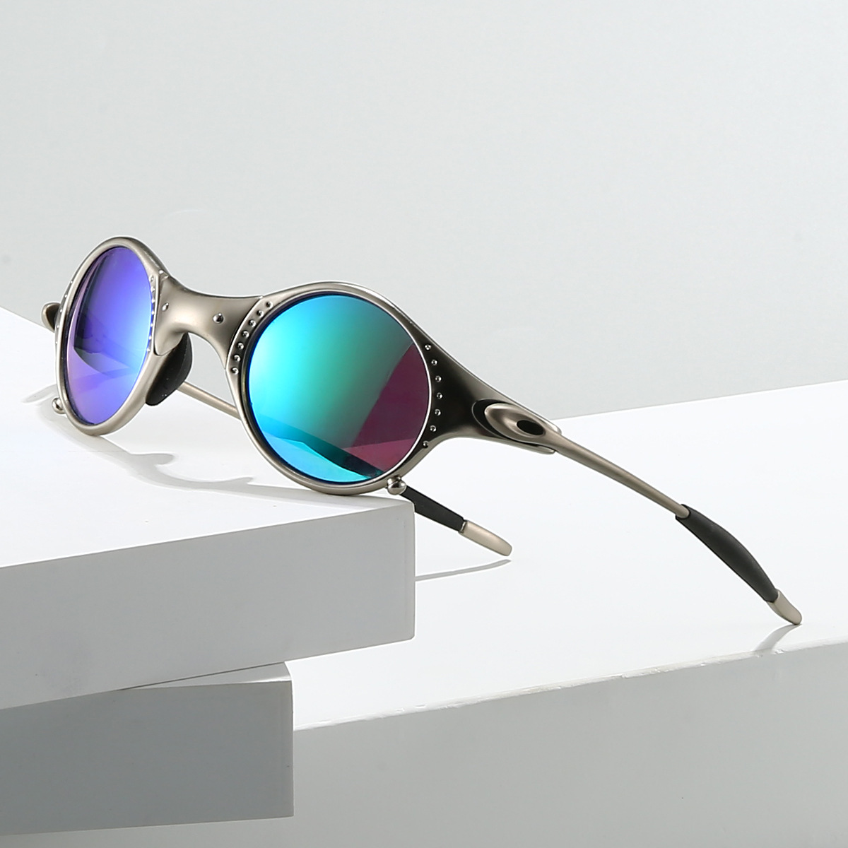 Ezra Polarised Sunglasses - Unisex in ocean