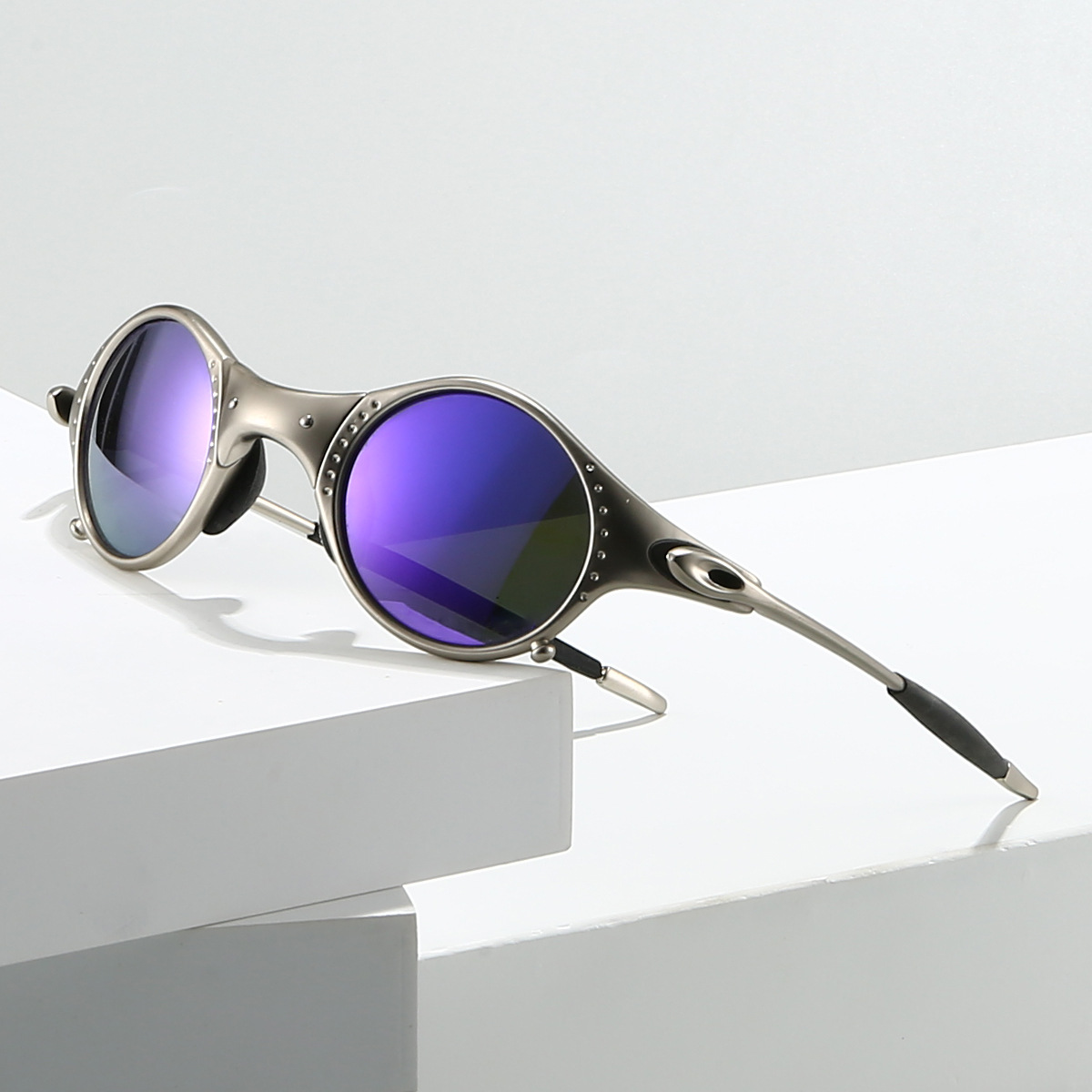 Ezra Polarised Sunglasses - Unisex in phantom