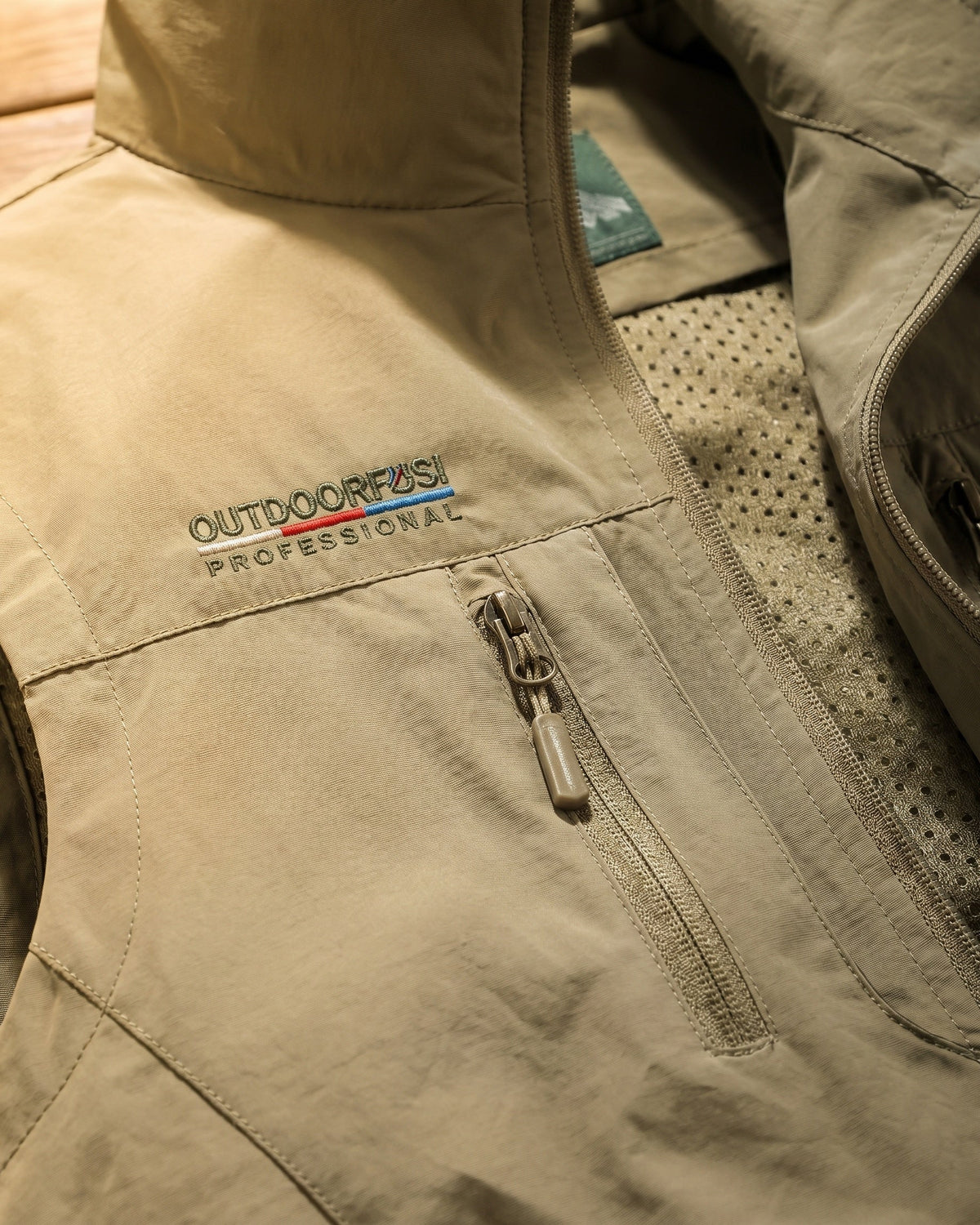 Noel Utility Gilet - Men's in khaki