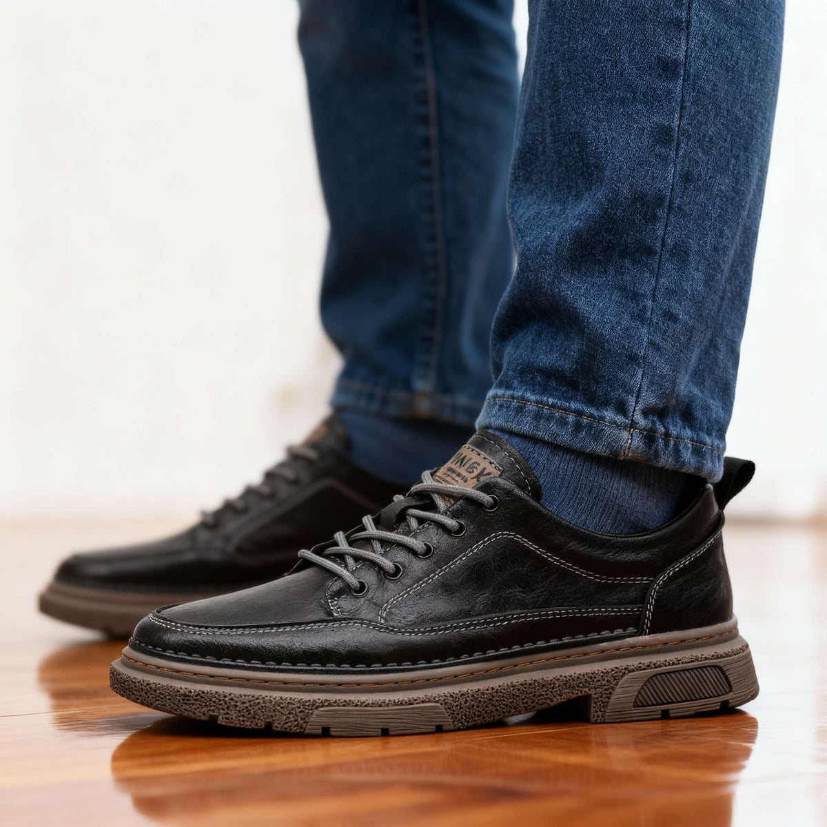 Brendan Leather Sneakers - Men's in black