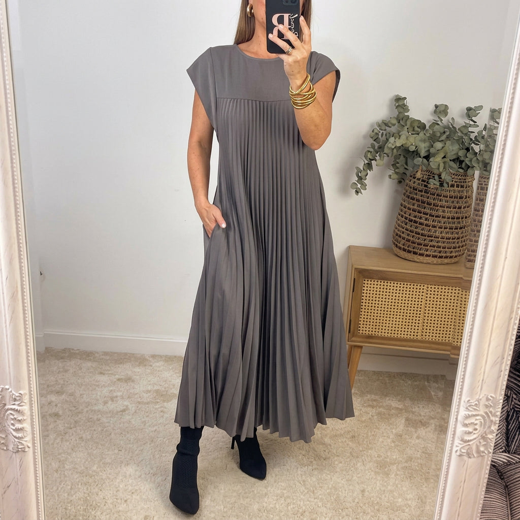 Elsie Everyday Midi Dress - Women's in black