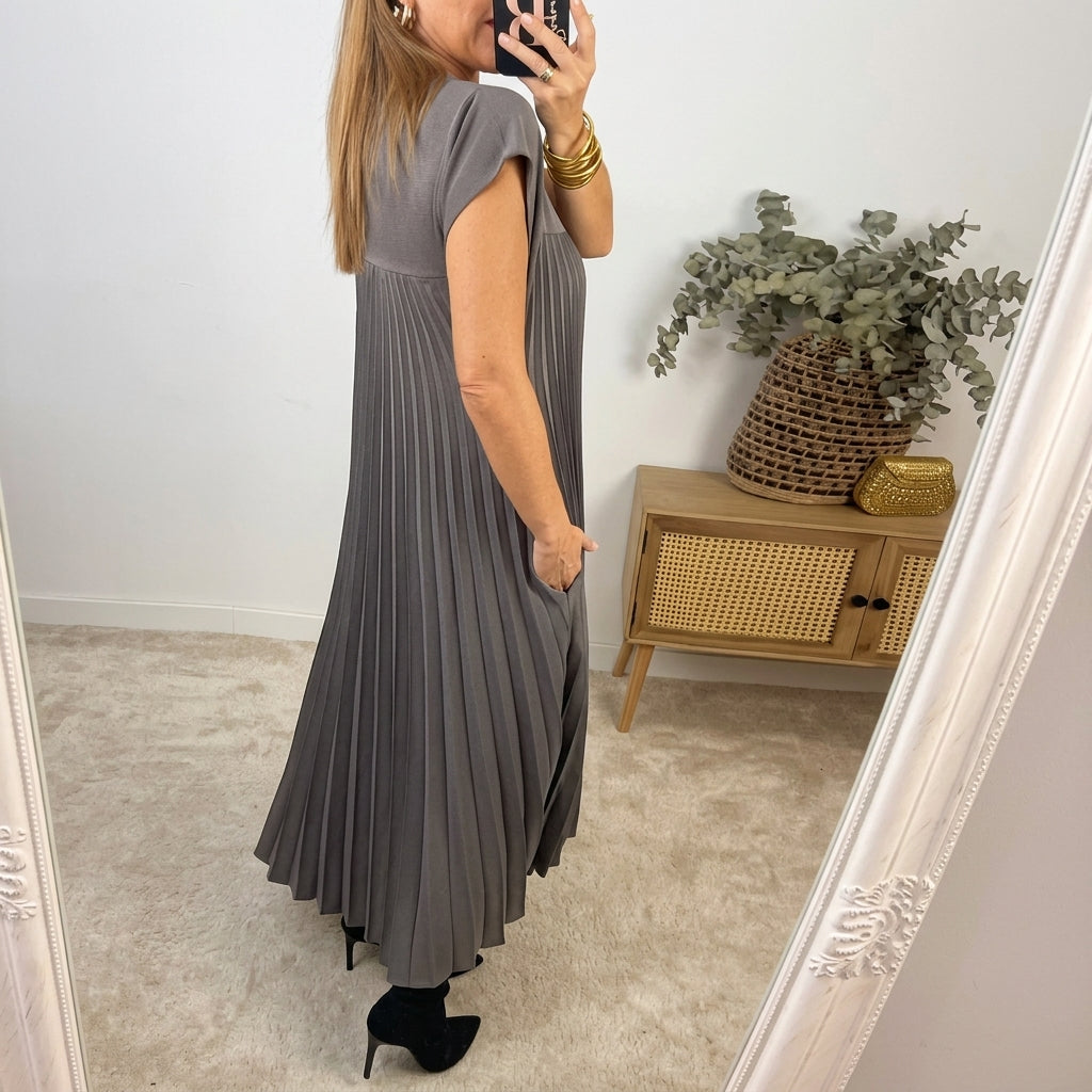 Elsie Everyday Midi Dress - Women's in black