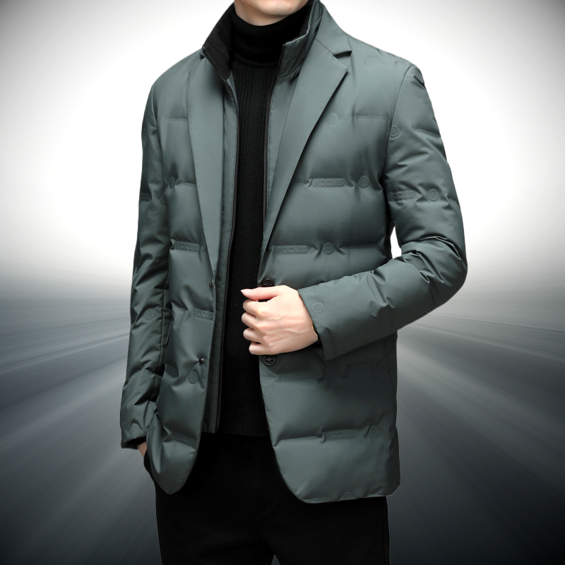 Sharp Focus Windbreaker - Men's in black